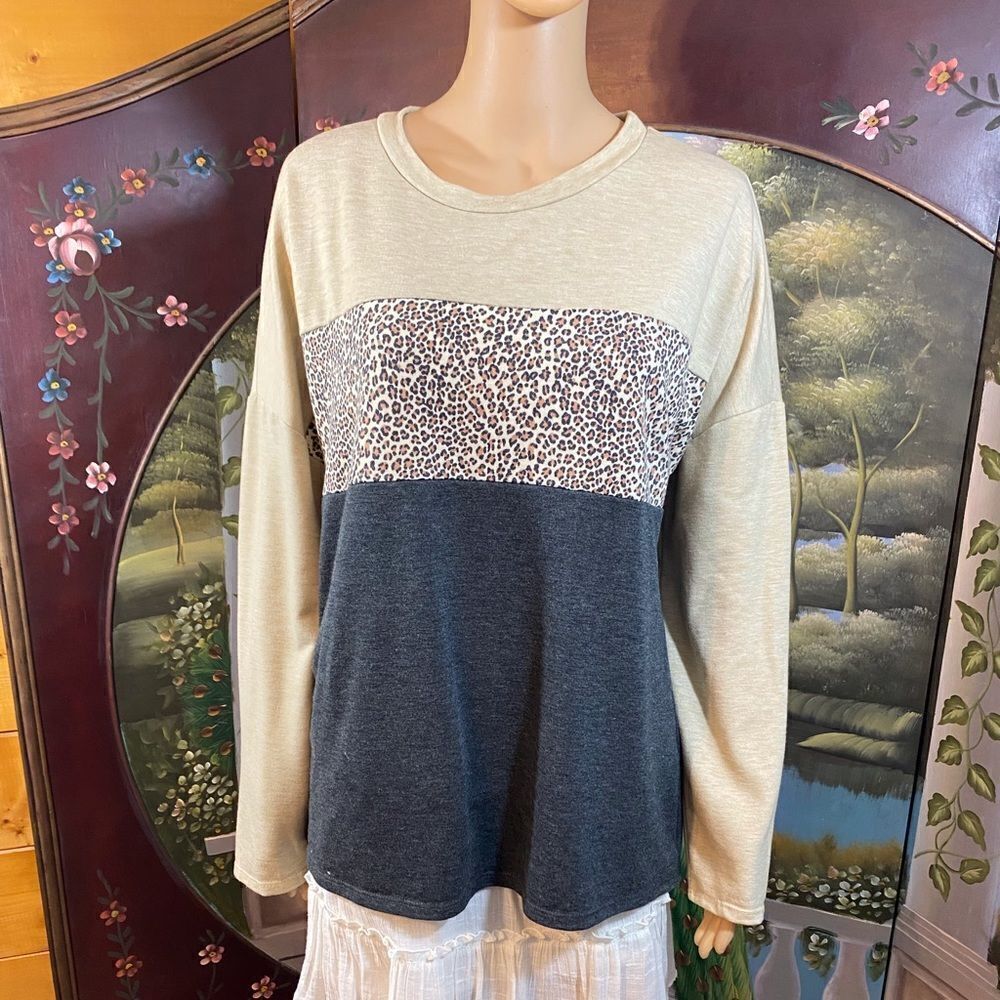 Long Sleeved Tee Tri-color with Leopard Size large